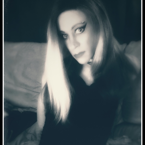 Meet your Posher! She's a trap! - Picture 7 of 16